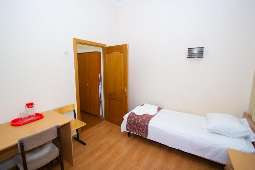 Двухместный (Стандартный двухместный номер с 2 отдельными кроватями) санатория Салют, Железноводск