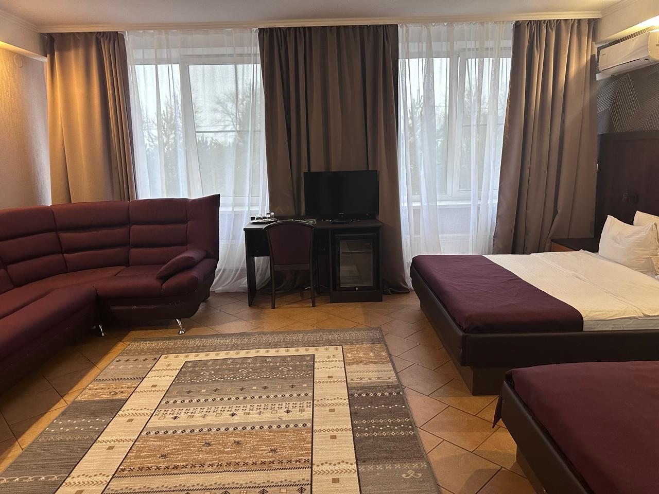 Полулюкс, Отель Новый