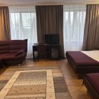 Полулюкс, Отель Новый