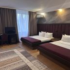 Полулюкс, Отель Новый