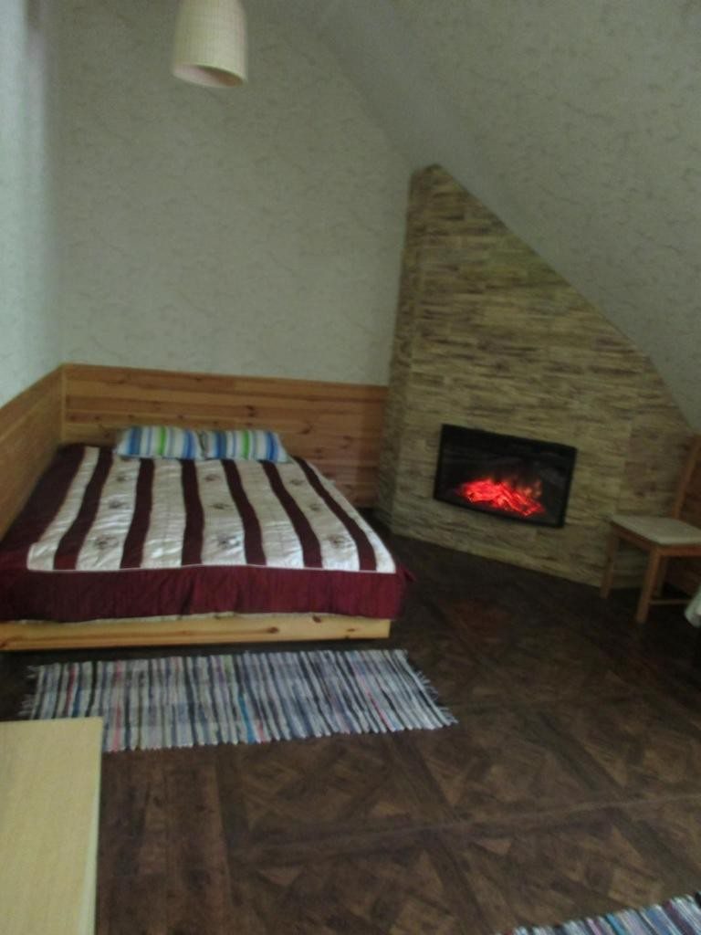 Четырехместный (Улучшенный номер с 2 кроватями размера «queen-size») загородного отеля Лисьи Горки, Изборск