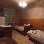 Трёхместный и более (Трёхместный номер эконом-класса с общей ванной комнатой), Гостиница Патриот