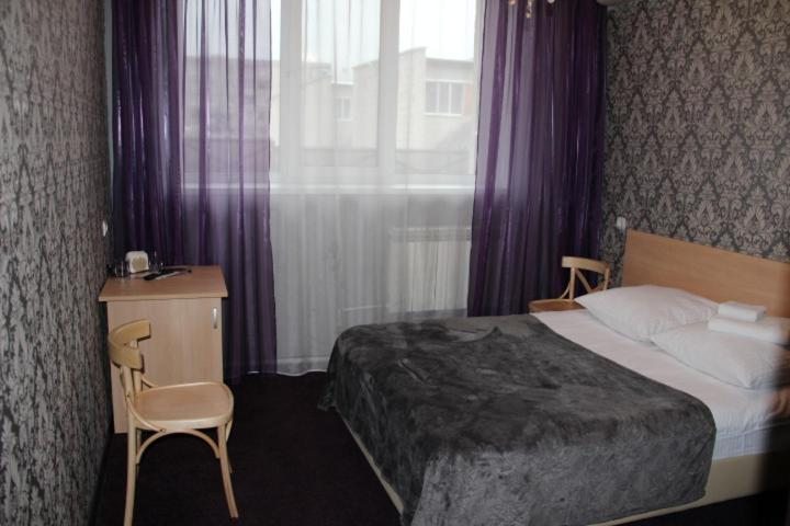 Двухместный (Улучшенный двухместный номер с 1 кроватью) отеля Солнечный Ветер, Новозыбков