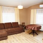 Раскладной диван в гостиной номера 7 Люкс