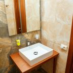 Раковина в санузле номера 7 Люкс