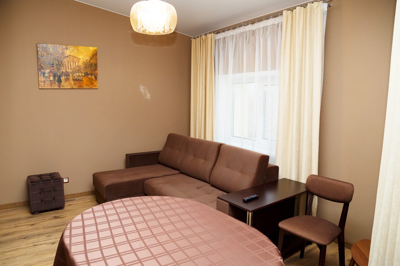 Гостинная в номере 7 Люкс