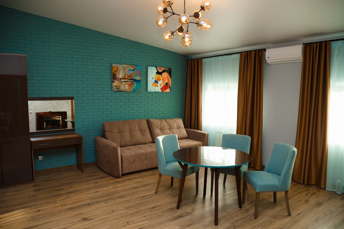 Гостиная номера 6 Люкс