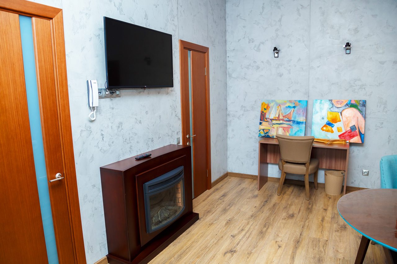 Гостиная в номере 6 Люкс