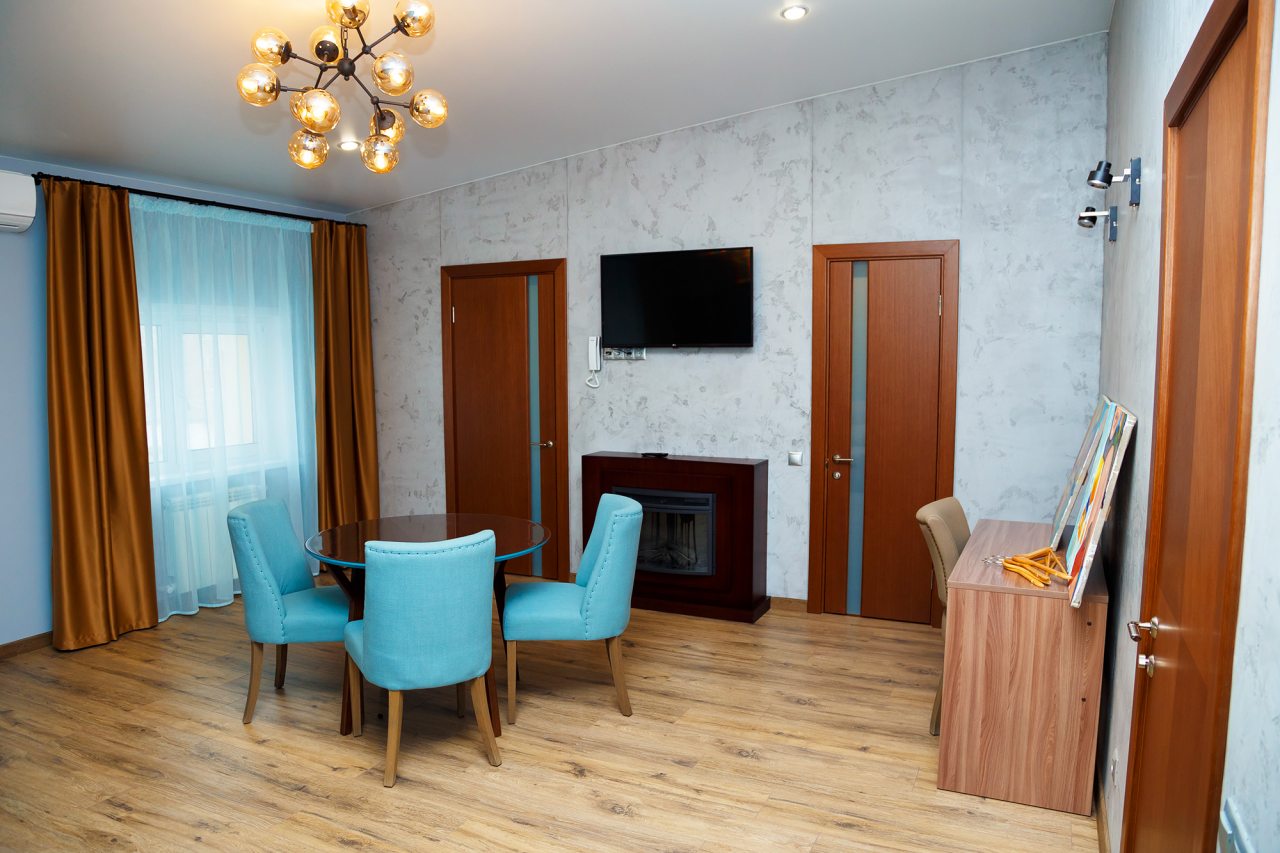 Гостиная в номере 6 Люкс