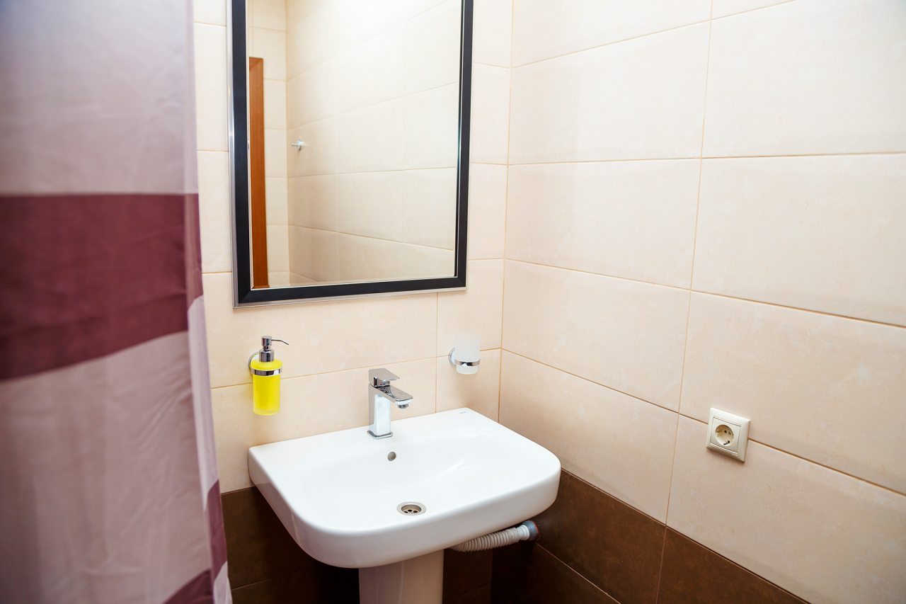 В санузле номер 9