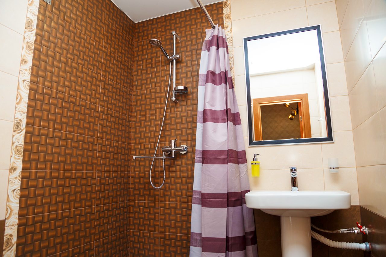 В санузле номер 9