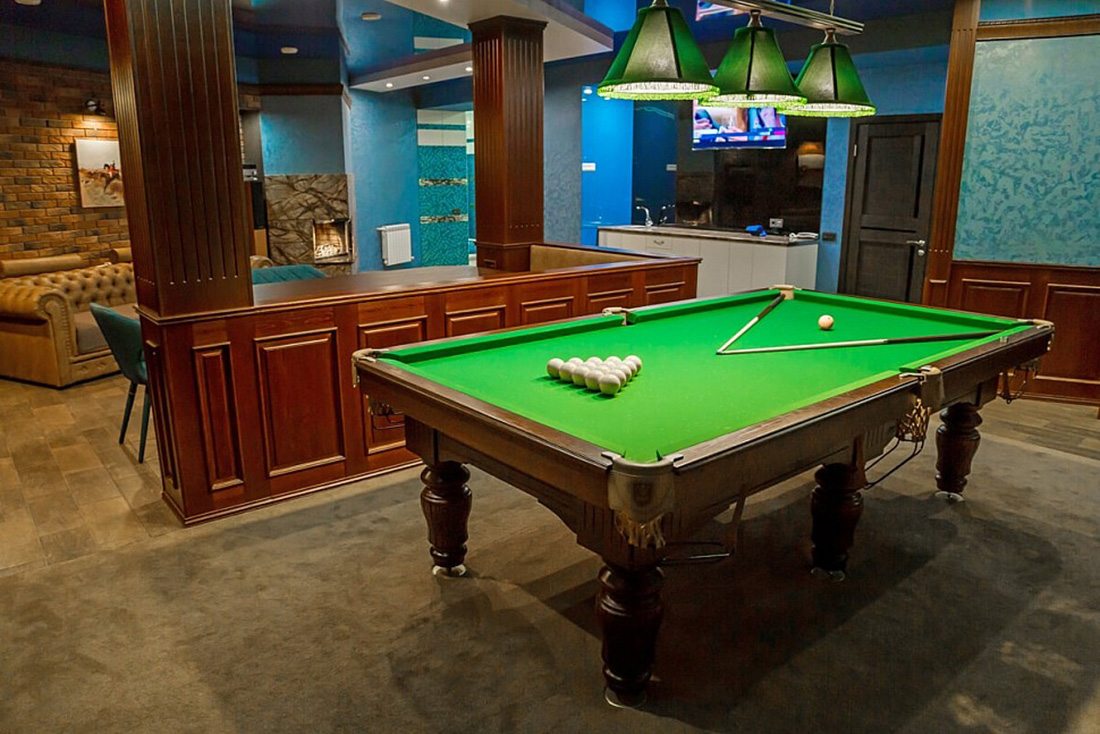 Бильярд в номере сауны