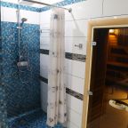 Бассейн в сауне отеля