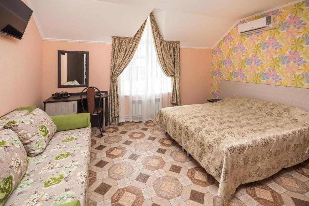 Четырехместный (Стандартный четырехместный номер) гостиницы Кипарис, Дивноморское