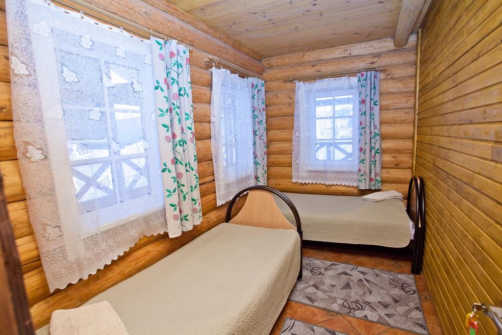 Двухместный (Улучшенный двухместный номер с 2 отдельными кроватями) мотеля Михайловское подворье, Шексна