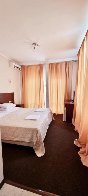 Двухместный (Двухместный номер с 1 кроватью или 2 отдельными кроватями и балконом) отеля Царская аллея, Новый Афон