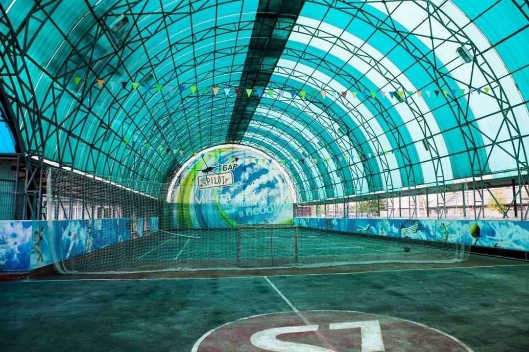 Теннисный корт, Гостинично-развлекательный комплекс PILOT