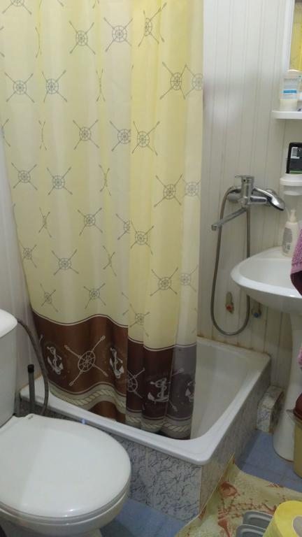 Четырехместный (Четырехместный номер эконом-класса с общей ванной комнатой) гостевого дома Bravo, Лермонтово