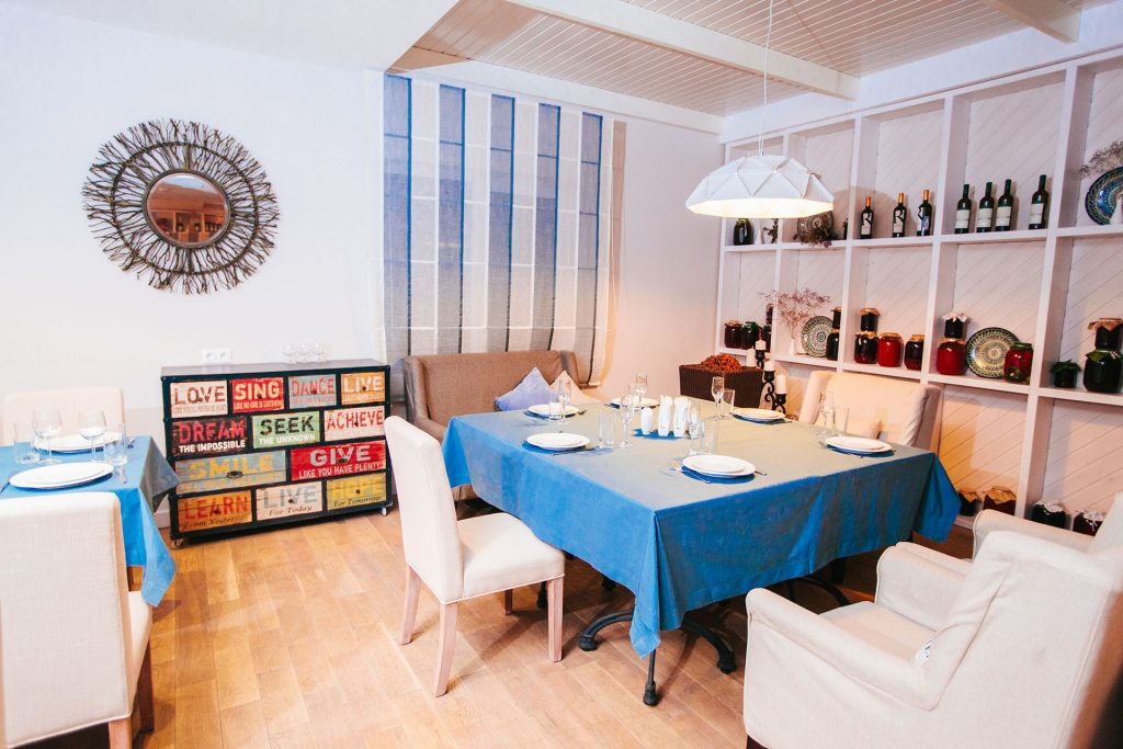 Family spa голубицкая. Гостиничный комплекс FAMILYSPARESORT Голубицкая. Family Spa Resort Голубицкая. Голубицкая кафе и рестораны. Семейный ресторан.