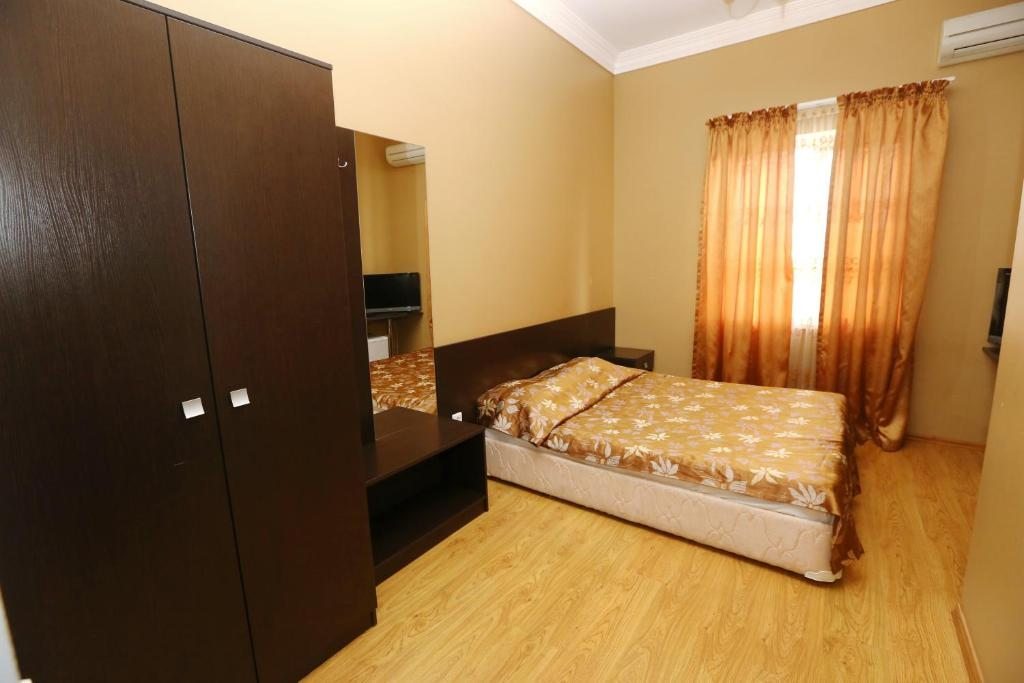 Двухместный (Улучшенный двухместный номер с 1 кроватью) отеля Калипсо, Сухум