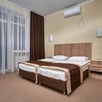 Двухместный (Корпус Триумф), Загородный отель Актер-Руза