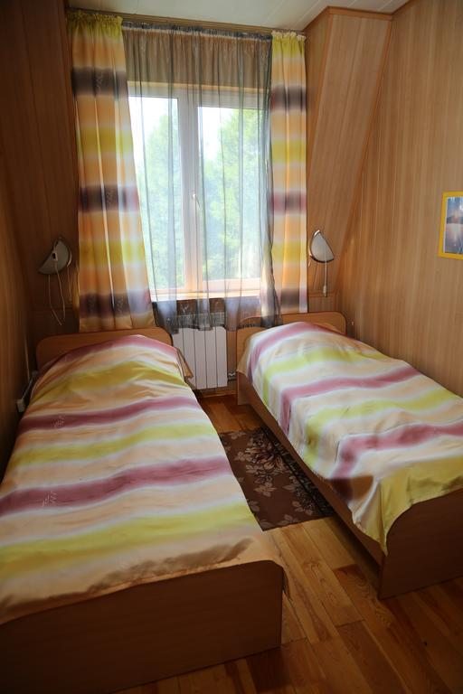 Двухместный (Двухместный номер с 2 отдельными кроватями и видом на горы) парк-отеля Звёздный, Сухая