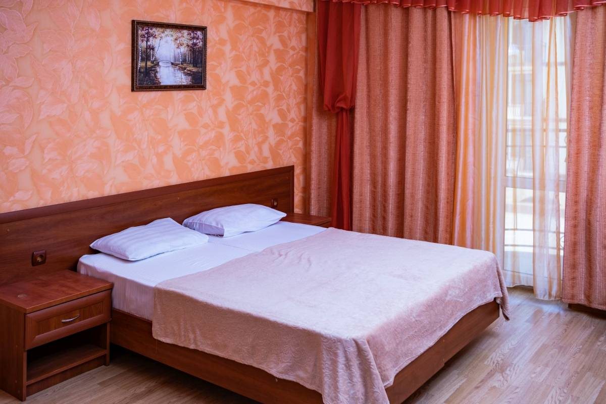 Двухместный (Стандарт с раздельными кроватями TWIN-B (с балконом)) отеля Долина Сукко