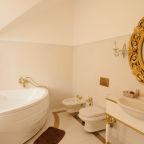  Ванная комната номера категории "Royal Suite"(№302)