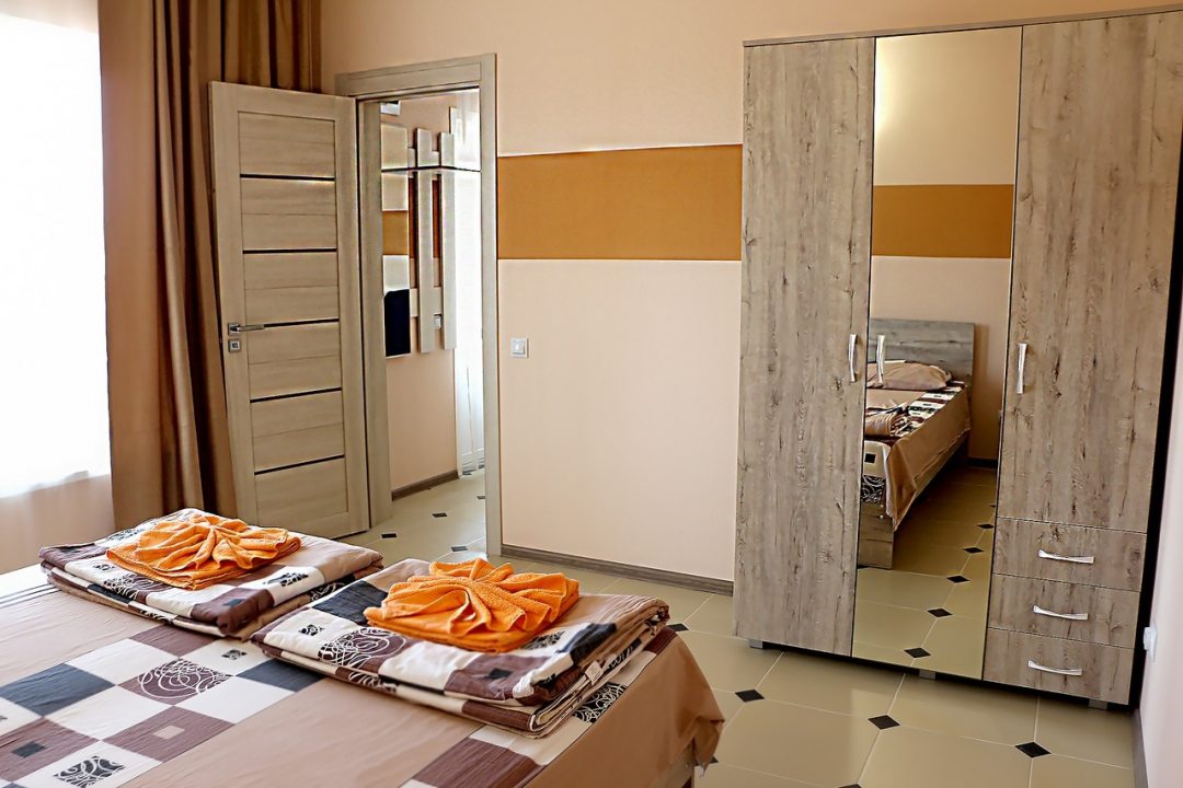 Трёхместный и более (Улучшенный 4-х местный 2-х комнатный) базы отдыха Салют, Должанская