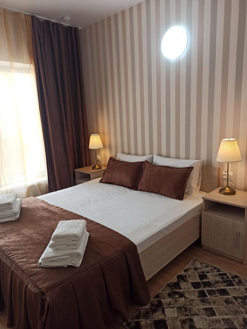 Апартаменты (Улучшенный 4-х местный 2-х комнатный + кухня) базы отдыха Салют, Должанская