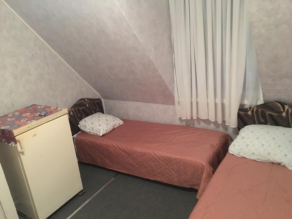 Двухместный (Двухместный номер с 2 отдельными кроватями и общим туалетом) гостевого дома Ирина, Бжид