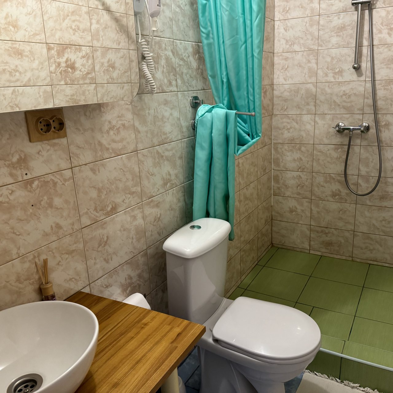 Двухместный (Д7-2, Д7-3, Д7-4: с 2х спальной кроватью и душем), База отдыха Зеленый Колобок