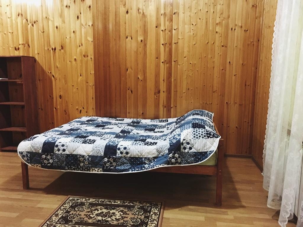 Двухместный (Бюджетный двухместный номер с 1 кроватью) хостела Гжель, Краснодар