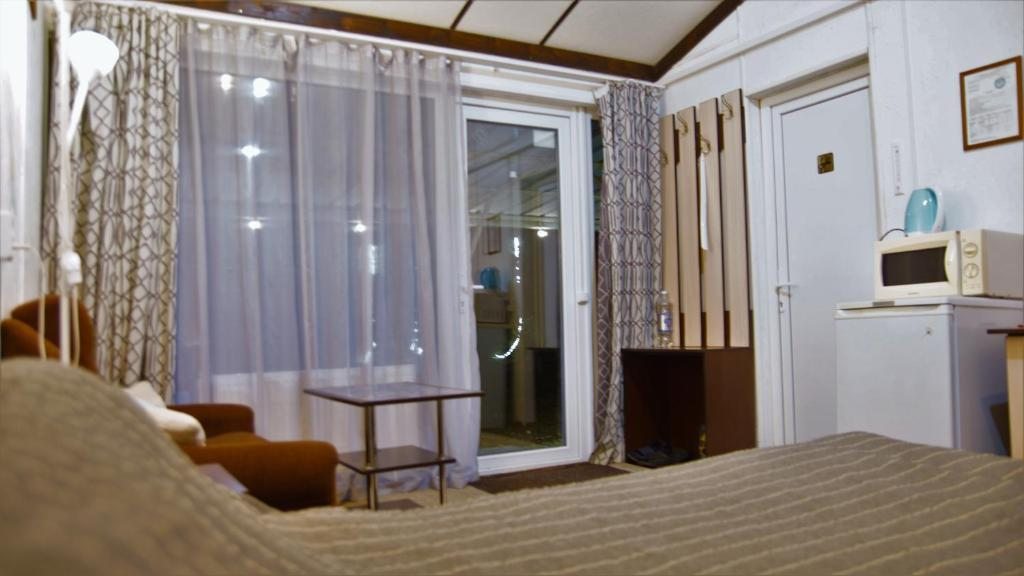 Двухместный (Стандартный двухместный номер с 1 кроватью и диваном) гостевого дома Нахаленок, Мостовской