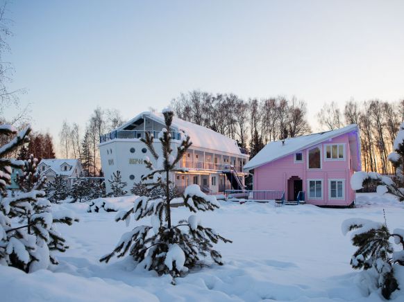 Отель Корабль, Ларёво