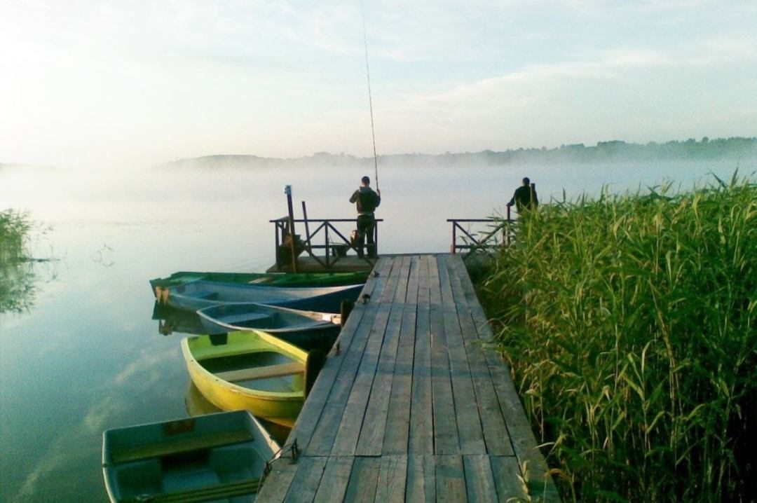 Озеро селигер рыбалка. Рыбацкая деревня Селигер. Рыбалка Селигер 69. Ботово база отдыха на озере Селигер.