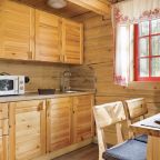 Дом (Сосновый с двуспальной кроватью), База отдыха Ладога-озеро