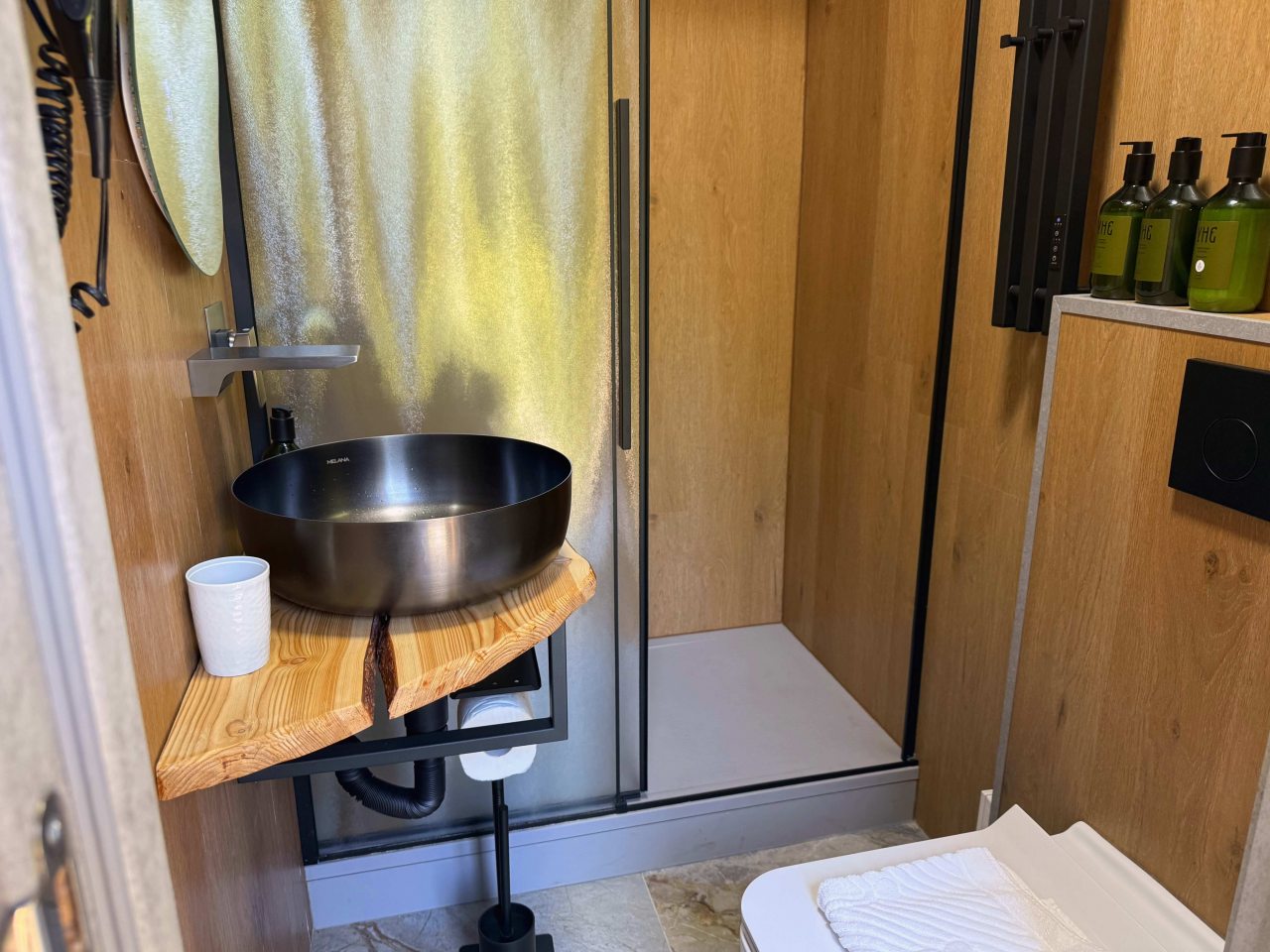 Дом (На воде с бочкой фурако), База отдыха Истра Коттедж