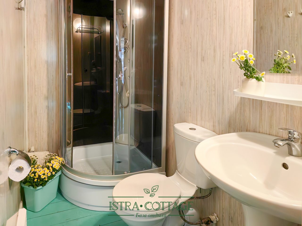 Ванная комната в кантри с закрытой верандой