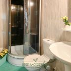 Ванная комната в кантри с закрытой верандой