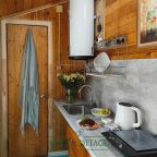 Кухня в кантри с закрытой верандой