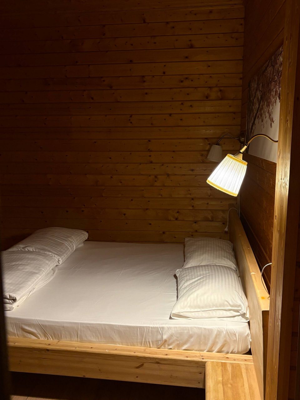 Спальня семейного коттеджа с горячей купелью