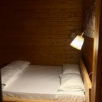 Спальня семейного коттеджа с горячей купелью