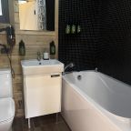 Двухкомнатный дом с горячей купелью