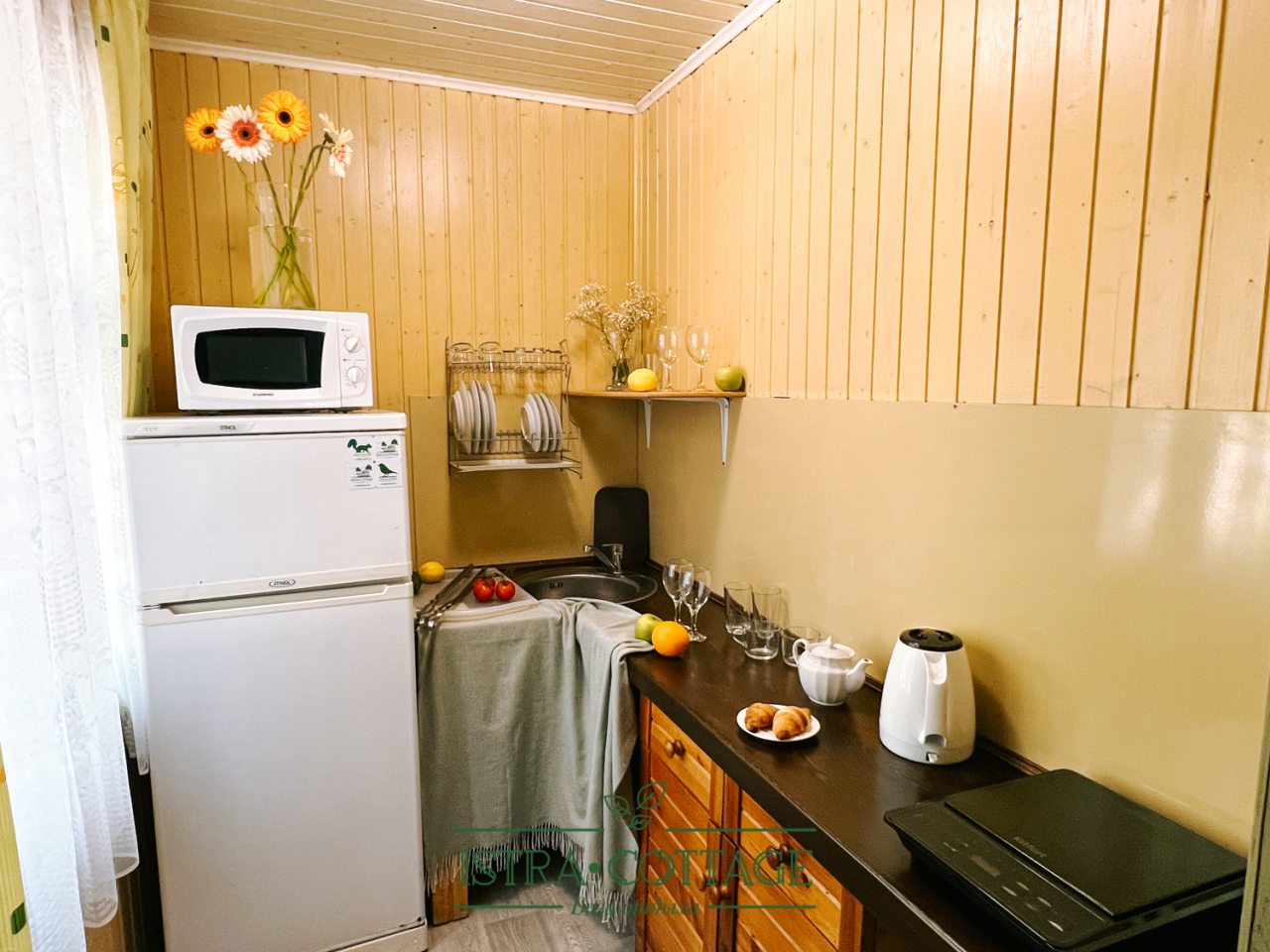 Кухня коттеджа Кантри 3-комнатный