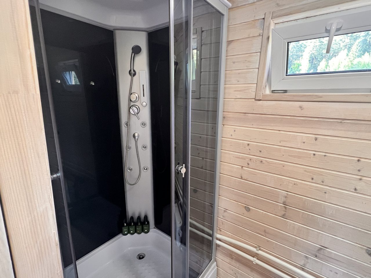 Дом на воде Ева