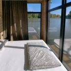 Дом на воде с панорамным окном и сауной