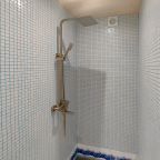 Дом на воде с панорамным окном и сауной