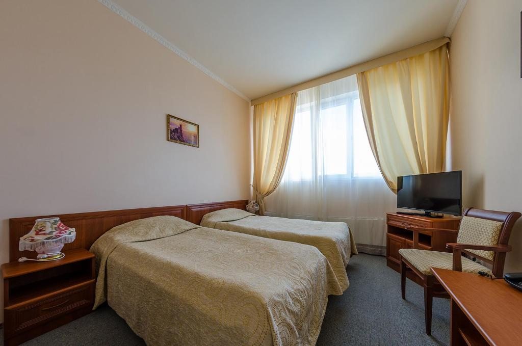 Двухместный (Бюджетный двухместный номер с 2 отдельными кроватями, лечение включено) санатория Солнечный, Кисловодск
