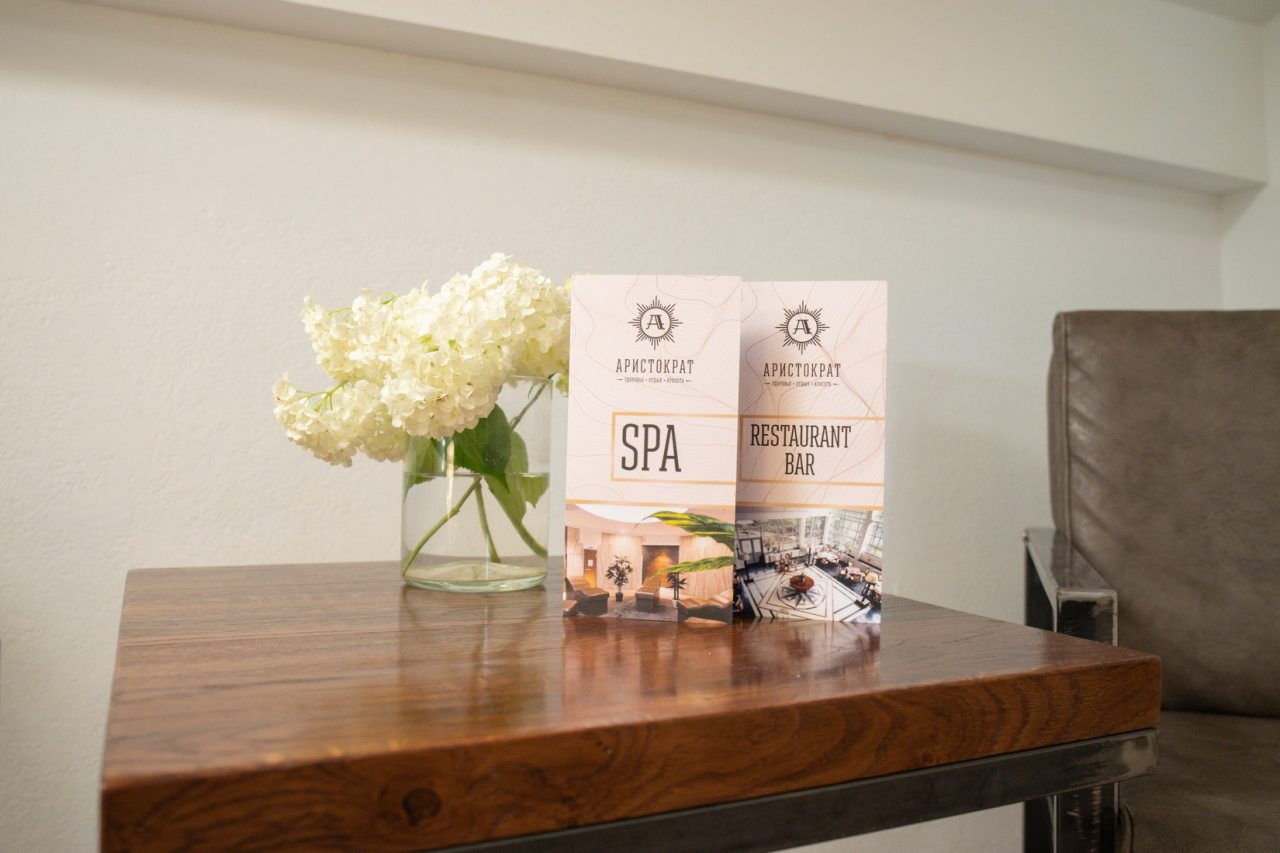 Студио, Отель Аристократ